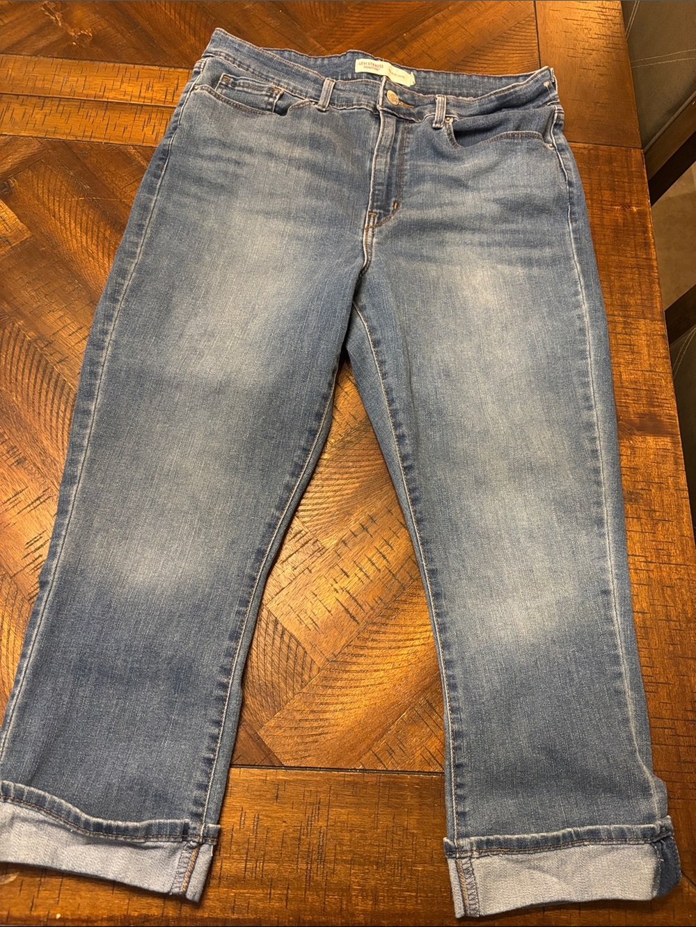 Levi's Strauss Mid Rise Capri size 12